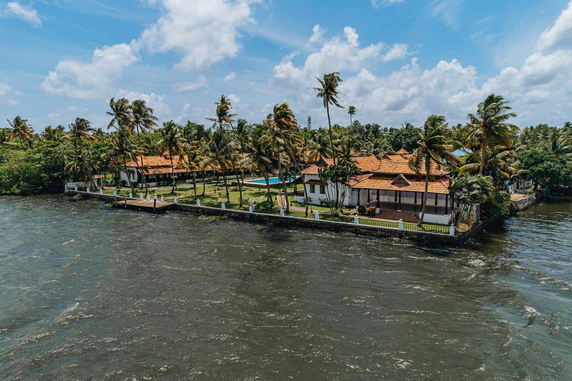 Cocobay Resort คุมาราคม ภายนอก รูปภาพ