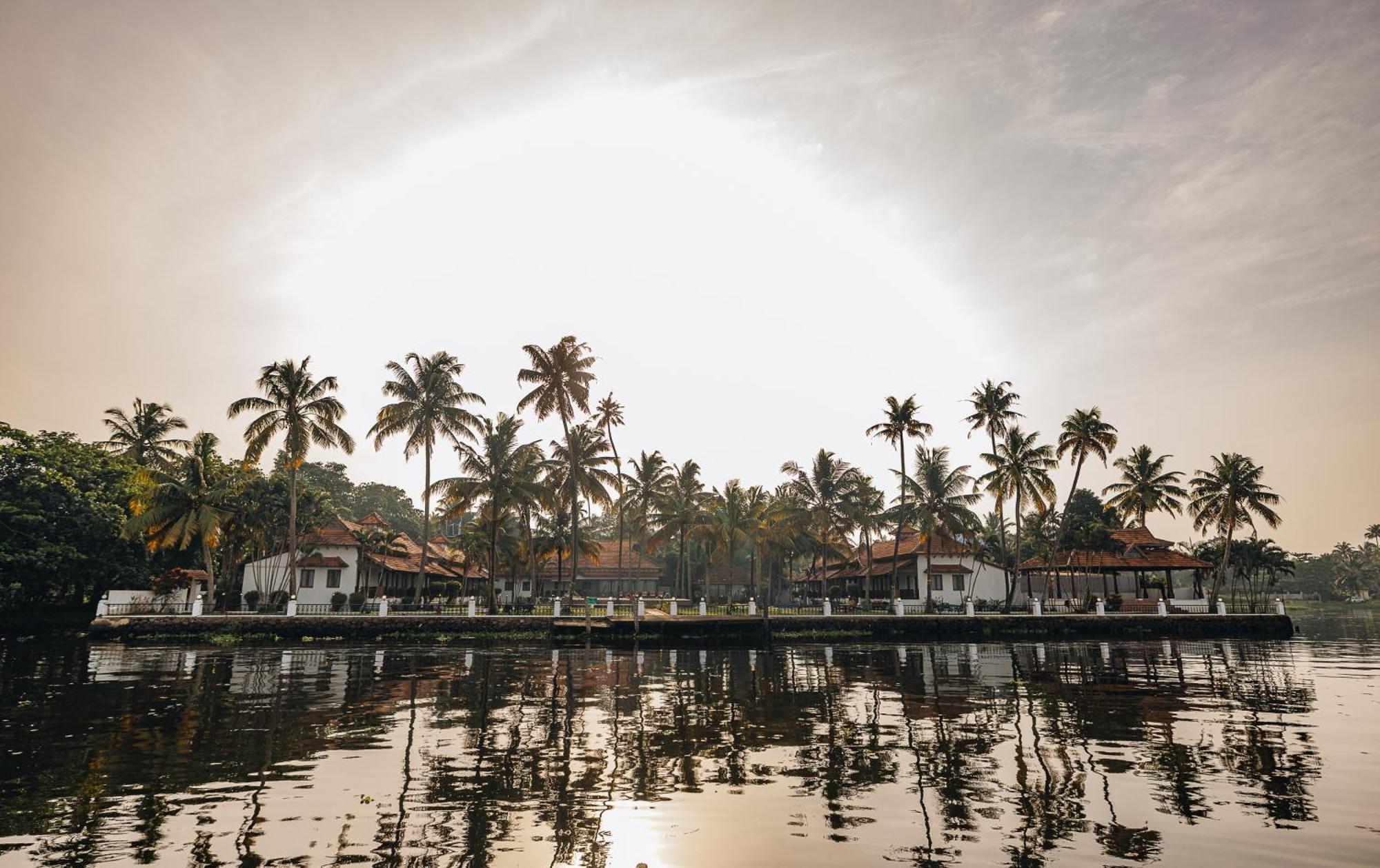 Cocobay Resort คุมาราคม ภายนอก รูปภาพ